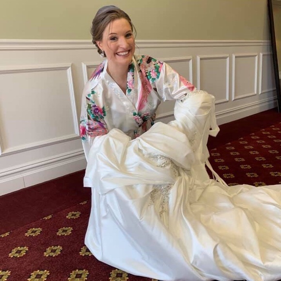 Meet your Posher, Nicole - Picture 1 of 1